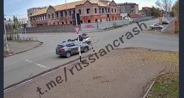 Сложилось на троих.