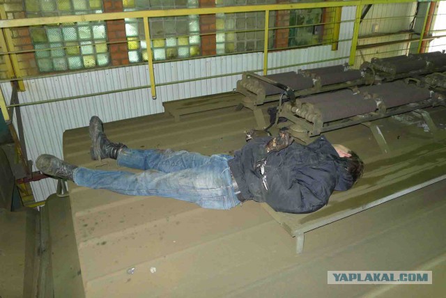 Зацепера ударило током на крыше электрички