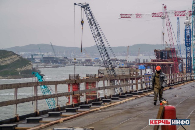"Крымский мост" откроют для движения автомобильного транспорта - 9 мая