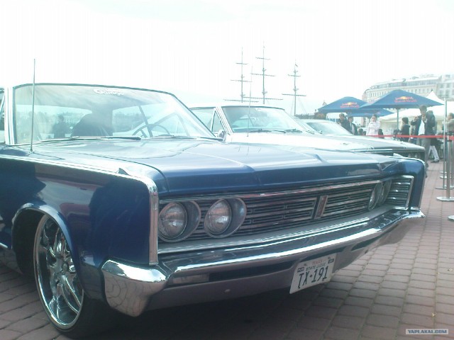 Авто Вернисаж на Неве.