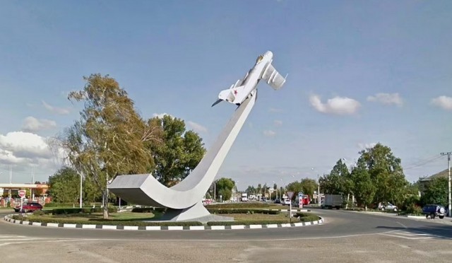 Советские монументы и уличные памятники