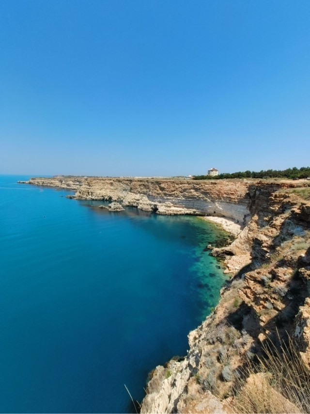 Какая красота! Кипр нервно курит с его булыжниками-пляжами, кто ездил поймет!
