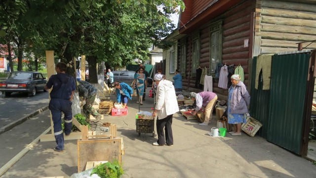 «Тут пьют, сношаются, спят»: жители улицы Хилокской объявили охоту на торговцев