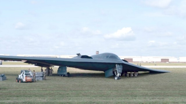 В США при аварийной посадке загорелся стратегический бомбардировщик B-2 Spirit - самый дорогой самолет в истории