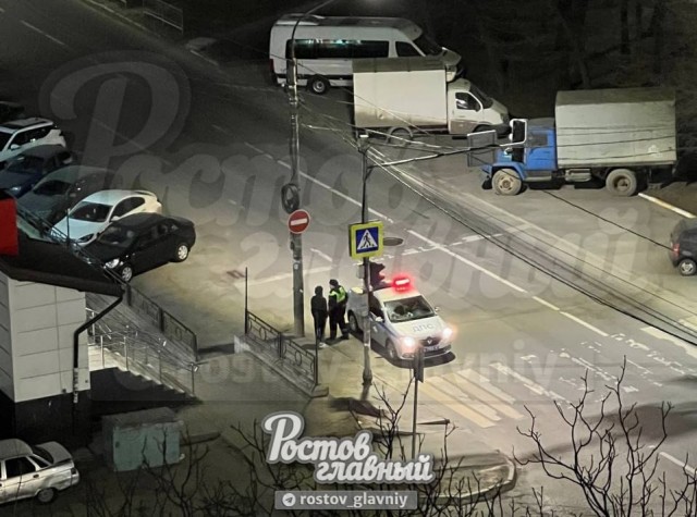 Видео задержания синей Шкоды сотрудниками ДПС в Ростове на Дону.