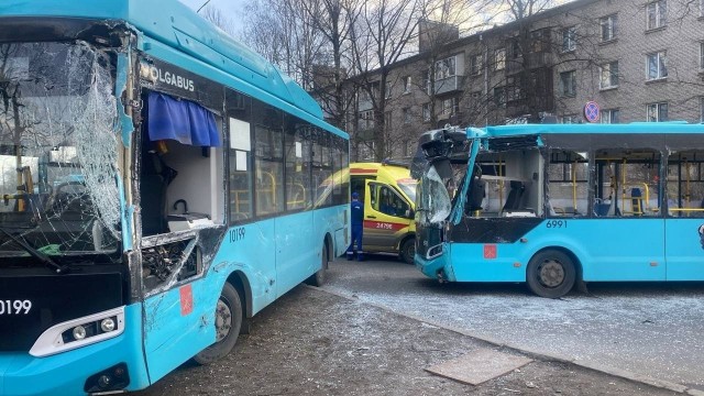 Водителю автобуса стало плохо во время движения.