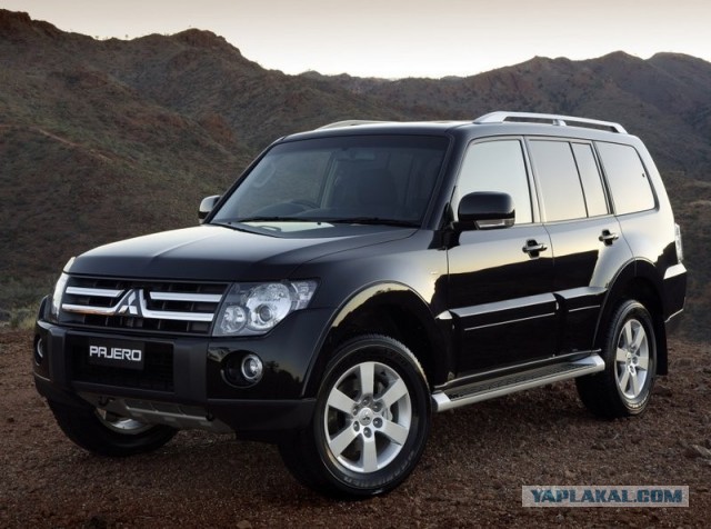 Новый Pajero выходит на рынок Японии по цене от 6 193 000 иен (около 3,2 млн рублей).