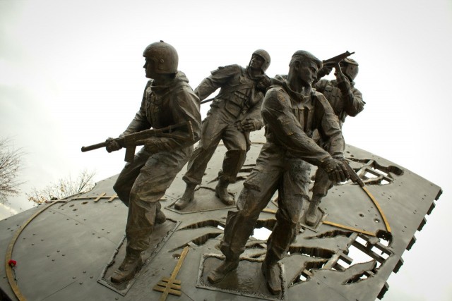 В Питере открыли памятник спецназу