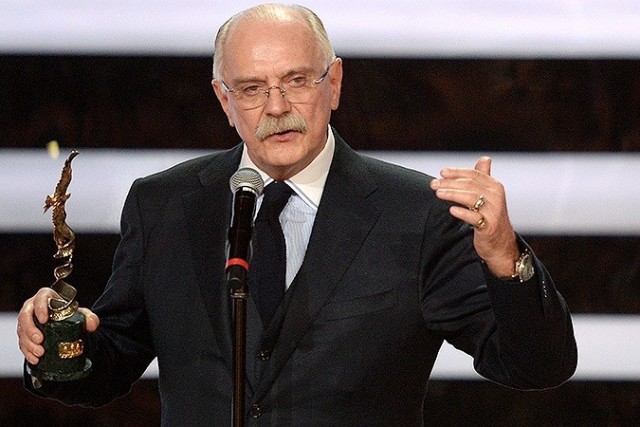 Никита михалков 2022. Никита михалков оскар 1995. Никита михалков награды. Михалков никита сергеевич. Никита михалков 2022.