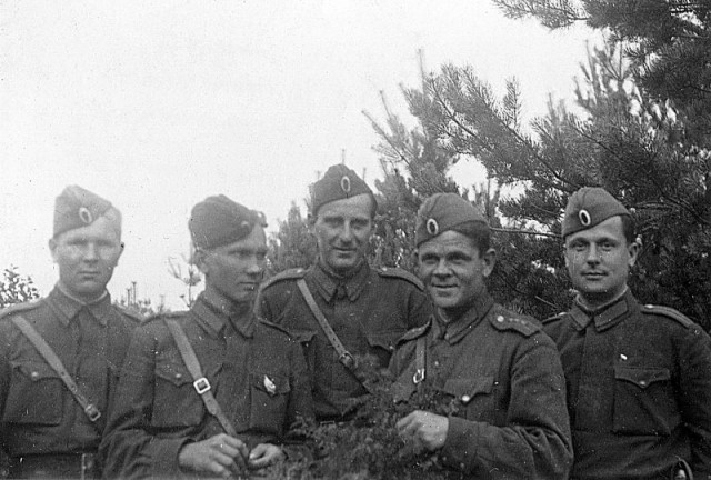 Фотографии связанных с историей Красной и Советской Армии.