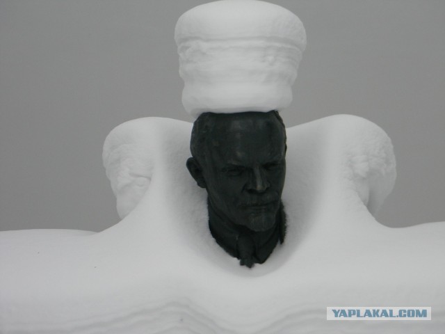 Снег и Ленин