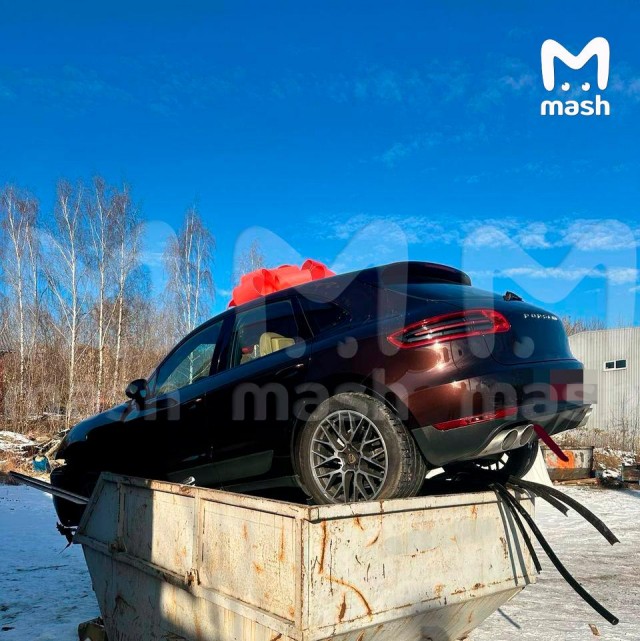 Подарочный Porsche Macan выбросили на помойку в Мытищах