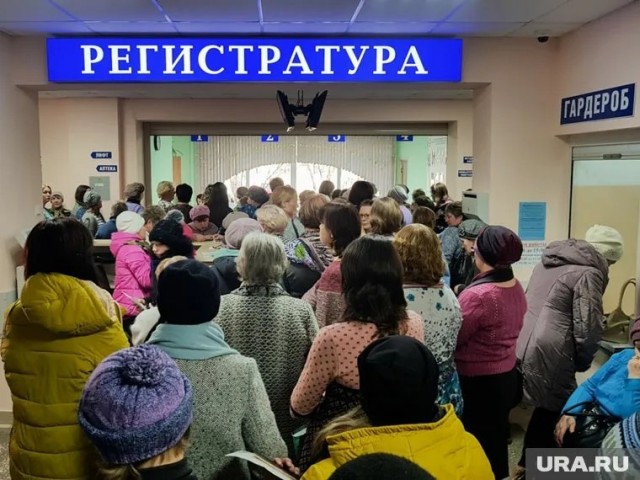 Медведев: Живущие в Европе россияне жалуются на очереди