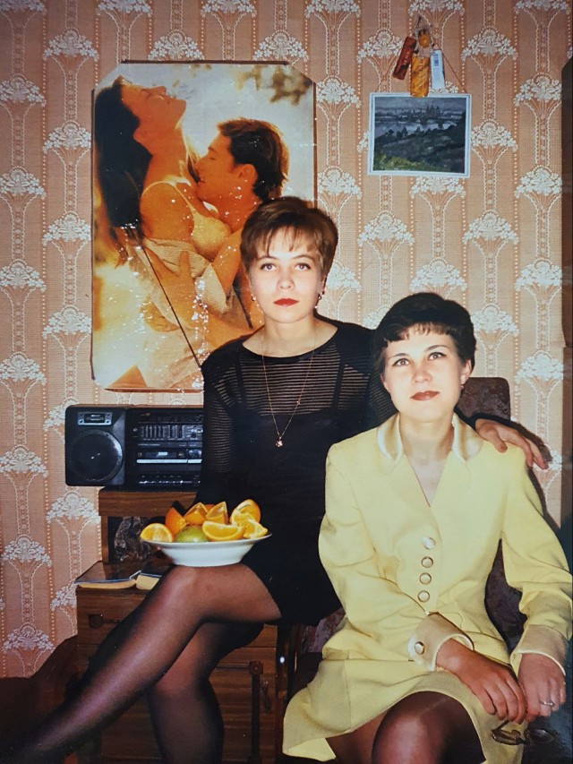 Девчата из 90-х и 00-х