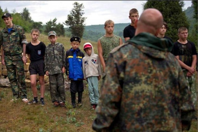 Суровый военный лагерь для подростков Таврида-Сечь
