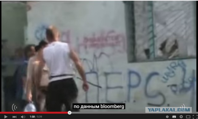 Парень заступился за женщину