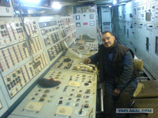 Корабли в шторм.