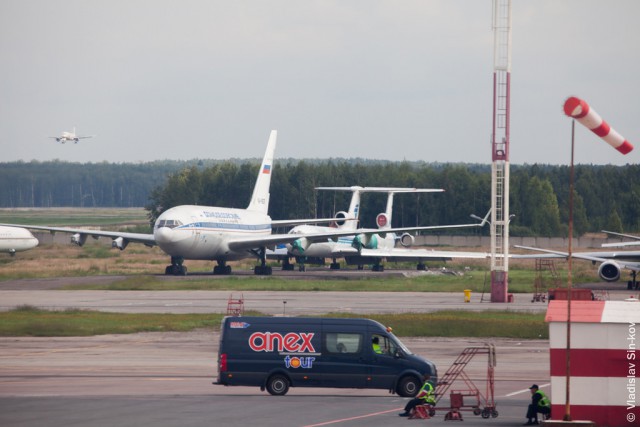 Стоянка списанных самолётов в Домодедово