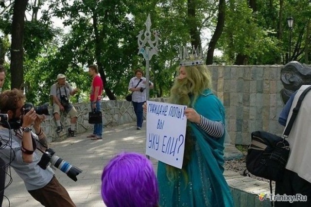 Спрос есть, вот и строят. Доход с них больше чем с планетариев...