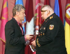 Фотожаба: Награда нашла героя