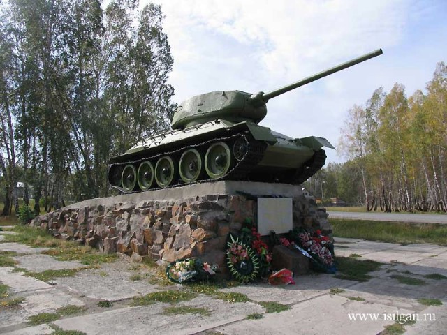 Почему у Т-34 топливные баки беззащитно торчат снаружи?