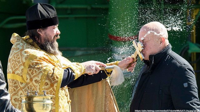 Зачем замужние красятся вне дома?