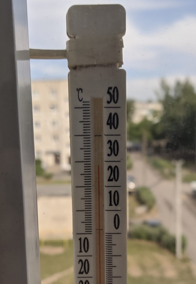 Пришёл с работы с суток. Жара 32 градуса.