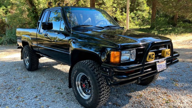Черный пикап из «Назад в будущее»: редкий Toyota SR-5