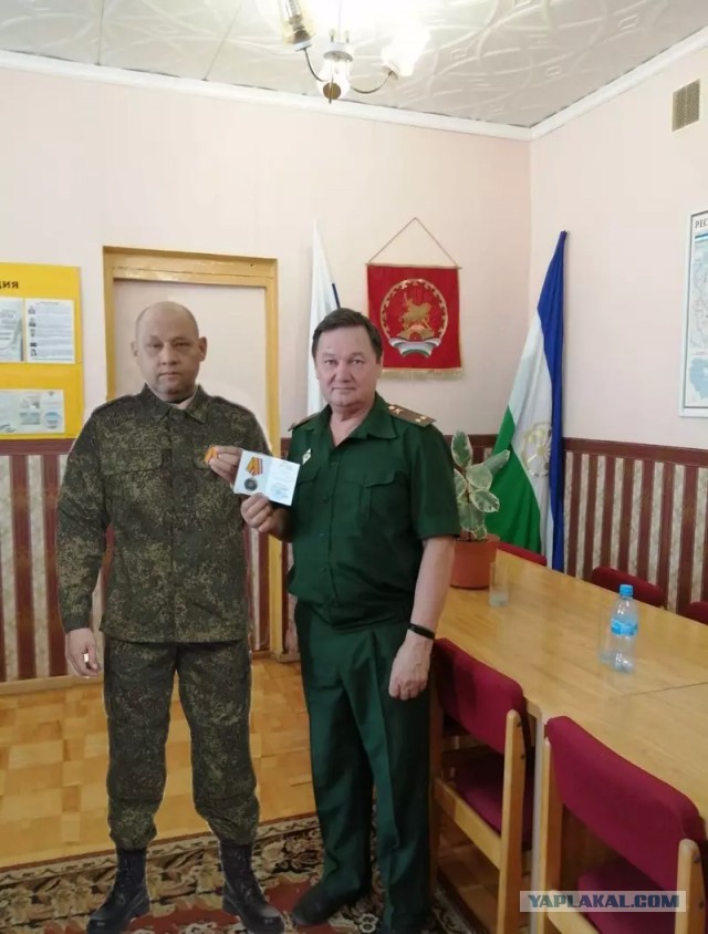 У Буданова ГРУ асимметрия рук