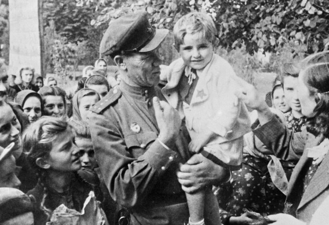 Фотограф Евгений Халдей