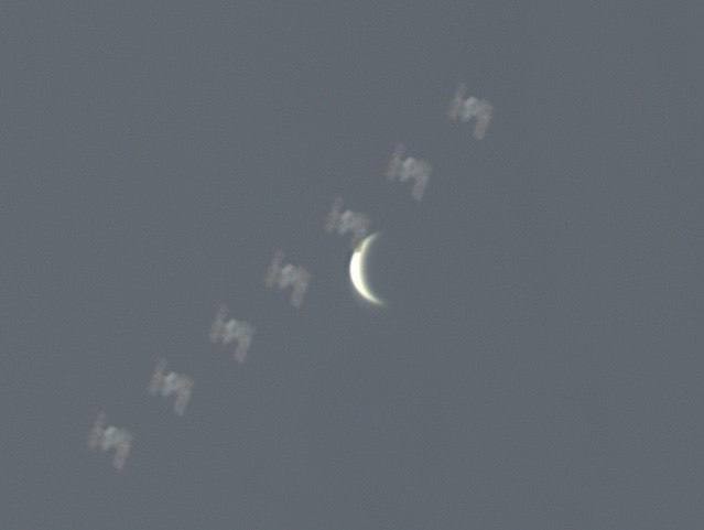 Воронежский астроном Игорь Виньяминов запечатлел пролёт МКС на фоне Венеры