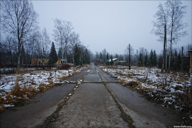 Заброшенный военный городок.