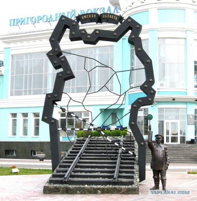 Необычные памятники