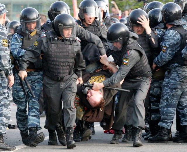 Как решить проблему с противостоянием военных и гражданских пенсионеров