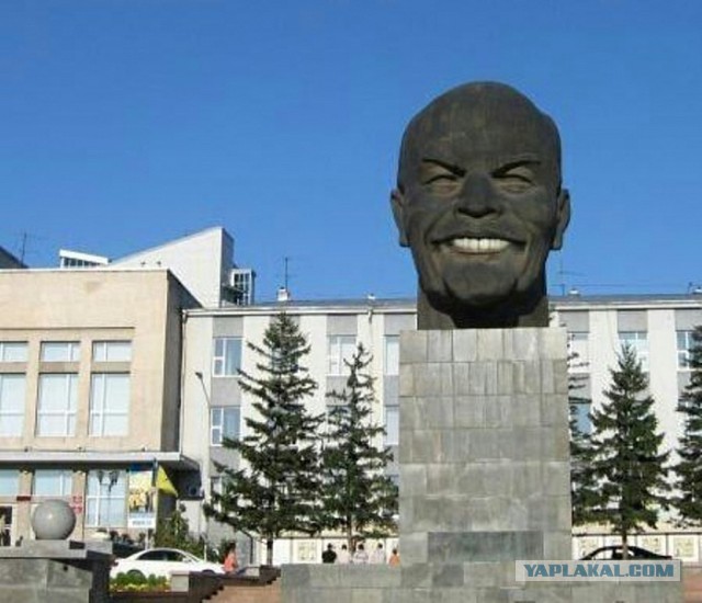 Самые странные памятники Ленину со всего света