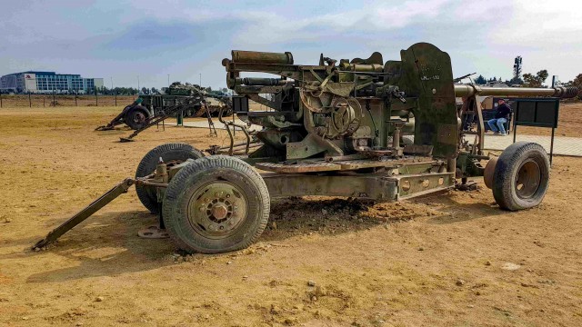 Выставка трофейной военной техники в Баку