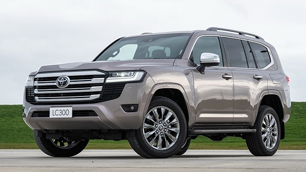 Toyota начала увольнение сотрудников завода в России с компенсацией от 12 окладов