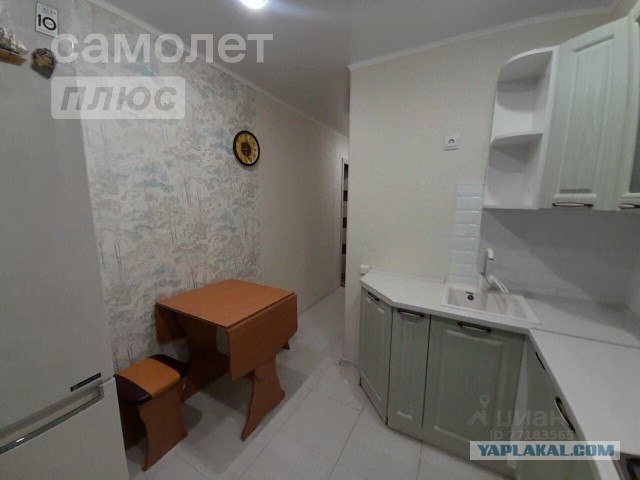 Та самая квартира в астраханской пятиэтажке, из-за которой могли обрушиться два подъезда, прямо перед вами