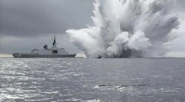 Французы взорвали 250 кг тротила около фрегата La Fayette в рамках испытаний на прочность