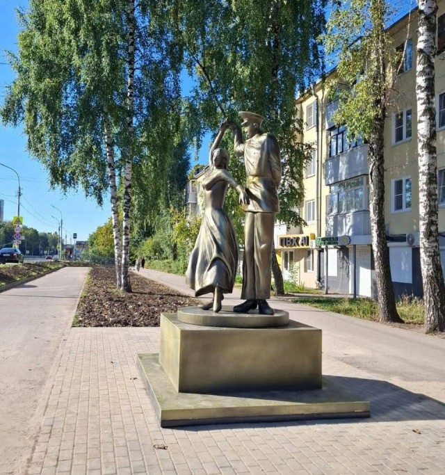 Нашего полку прибыло. Про городские скульптуры