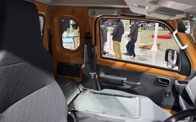 Suzuki представила обновленный кей-грузовик Carry с мотором объемом 0,7 л и мощностью 50 л.с.