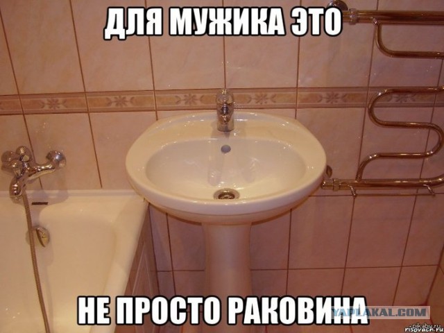 Вдруг из маминой из спальни