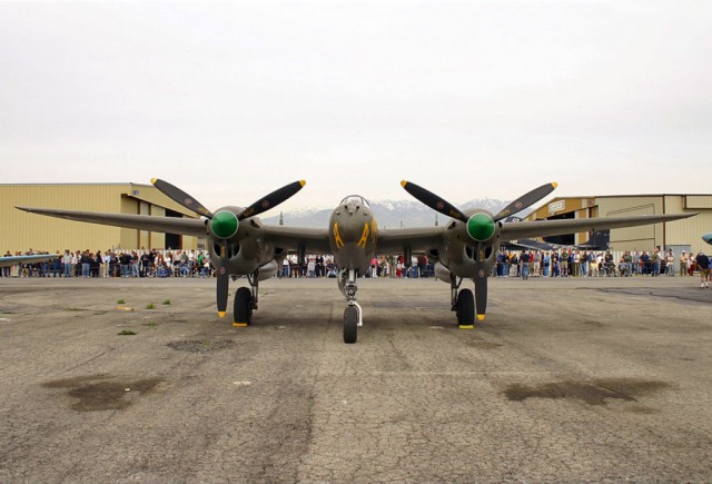 Многоцелевой истребитель P-38 «Lightning»