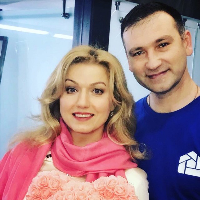 - Привет, подружка!     - Привет, подушка!