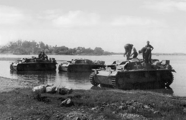 StuG III под кличкой "Гадюка", самая массовая в производстве с которой пришлось встретиться нашим дедам.