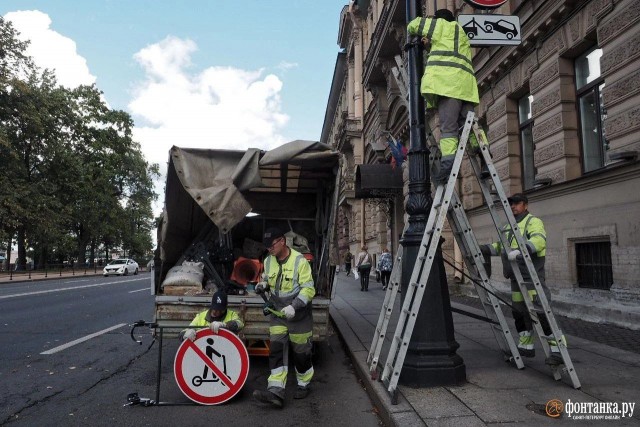 В Петербурге ставят первые знаки, запрещающие движение электросамокатов