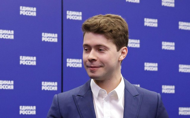 Учительницу пристыдили за "развратные" фото в Тюменской области. Но девушка не расстроилась и написала заяву на увольнение