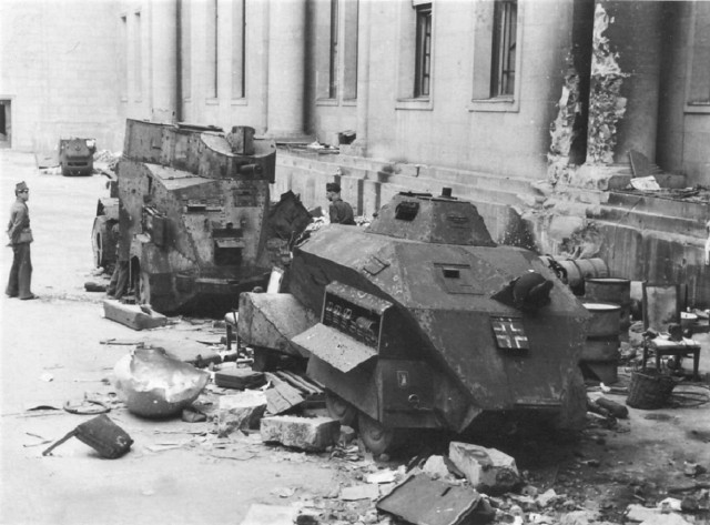 1945 год в 84 фотографиях