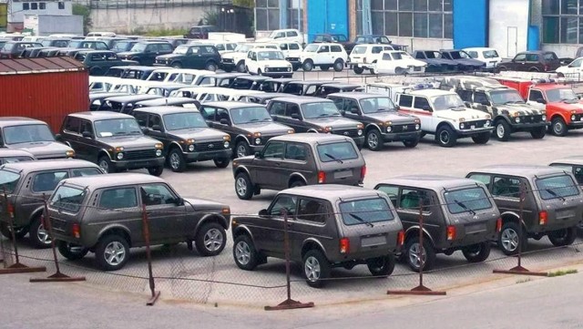 У российских дилеров остались непроданными 500 тысяч новых автомобилей за I-ый квартал 2025 года