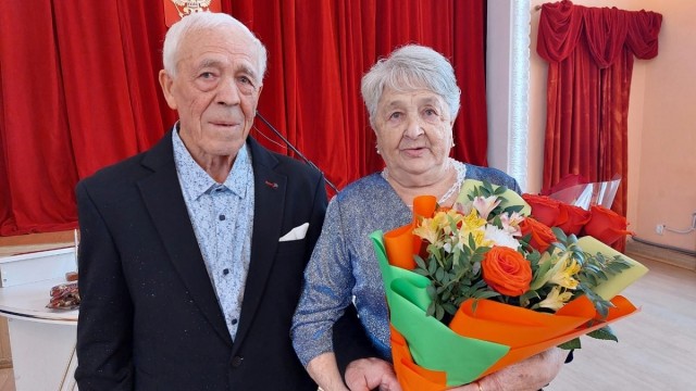 В брак идут одни старики